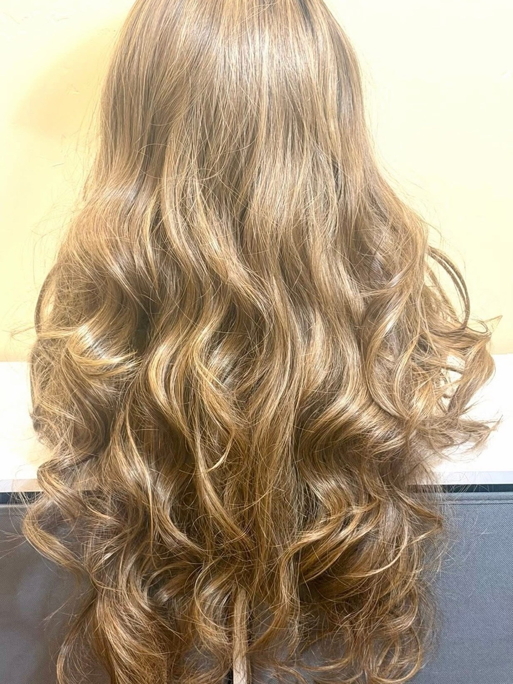 Luxury Long Wavy Lace Front Wig - Light Brown Balayage Futura Synthetic 13x4 - Picture 4 of 4